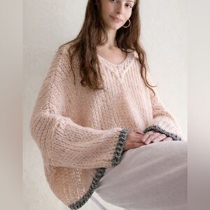 Relaxed V-Neck Chunky oversized Knit Sweater in Blush with silver  Trim
